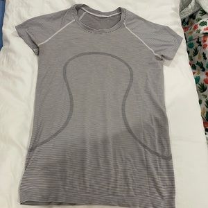 lulu lemon black and white stripe swiftly tech, size 8, great condition